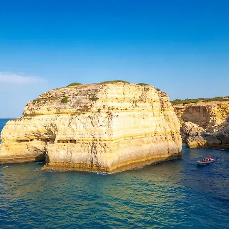Molucas - Moradia Encantadora Com Piscina Aquecivel E Bbq -